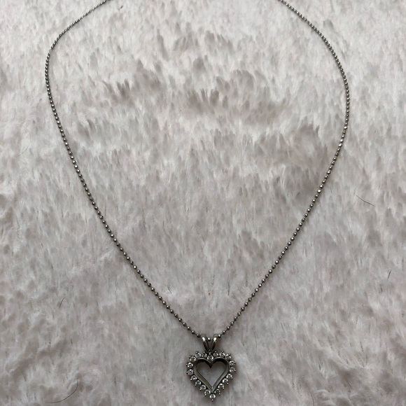 14k White Gold Heart Shape Necklace - Picture 3 of 5